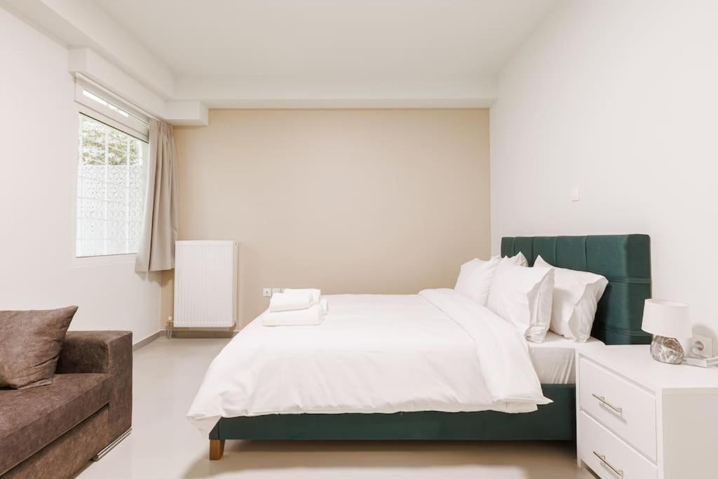 Апартаменты Snug With Pvt Garden Access I *