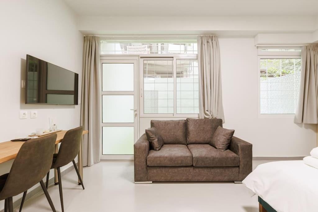 Snug With Pvt Garden Access I Апартаменты *