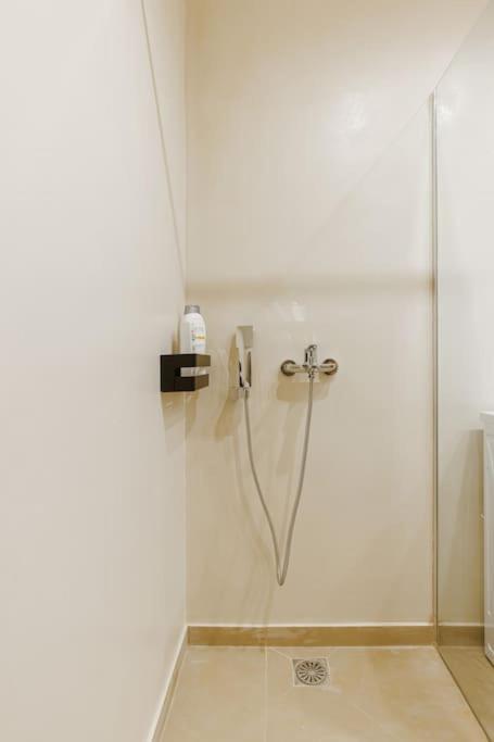 Апартаменты Snug With Pvt Garden Access I *