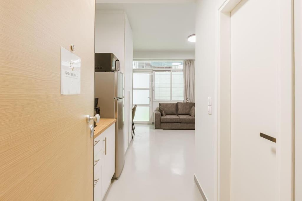 Апартаменты Snug With Pvt Garden Access I