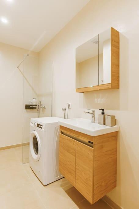 Apartment Snug With Pvt Garden Access I *